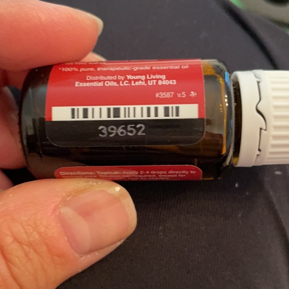 Young Living Tea Tree Essential Oil - Picture 2 of 2